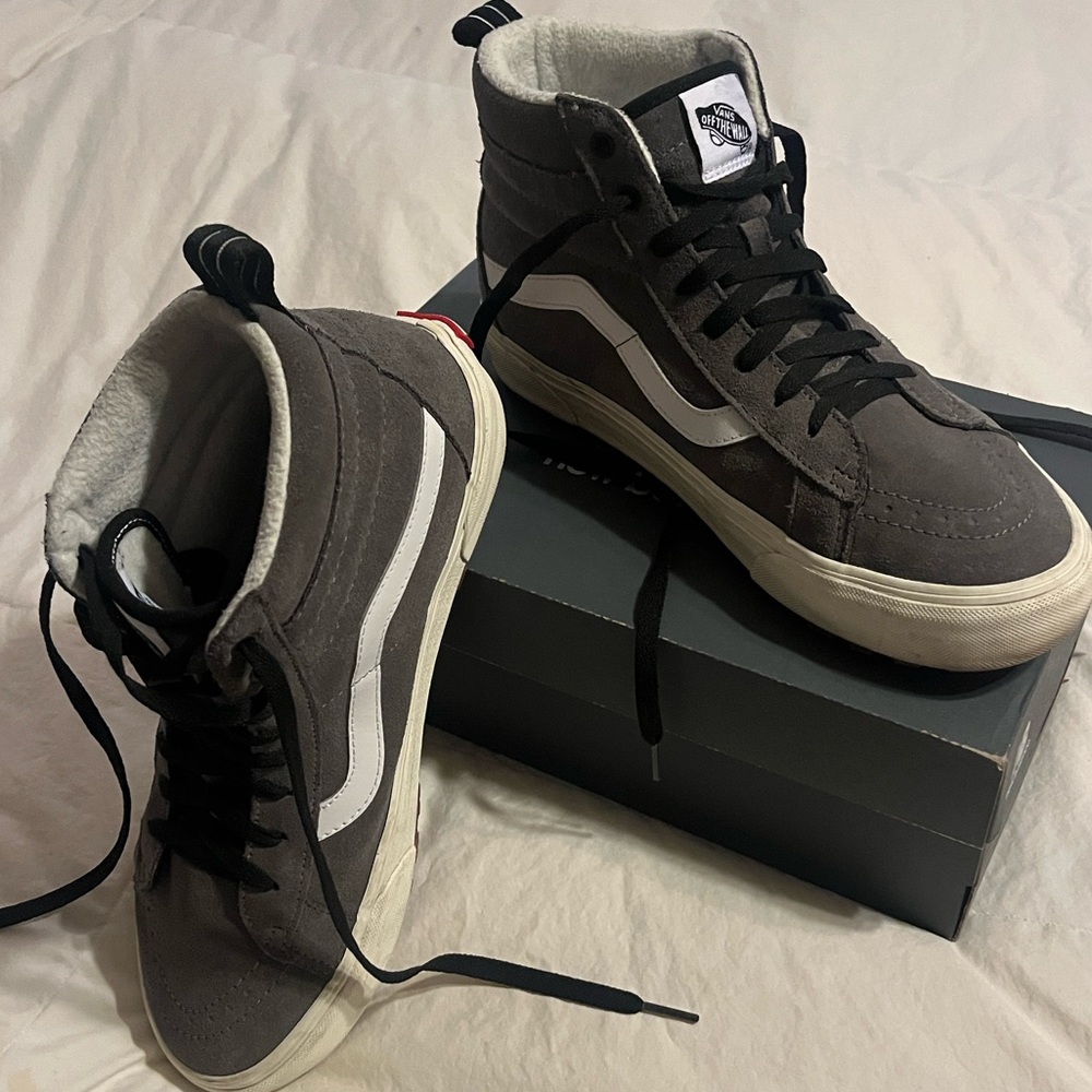 VANS Men’s SK8-HI MTE Insulated Waterproof Multi-Terrain Boots 10, Gray & White